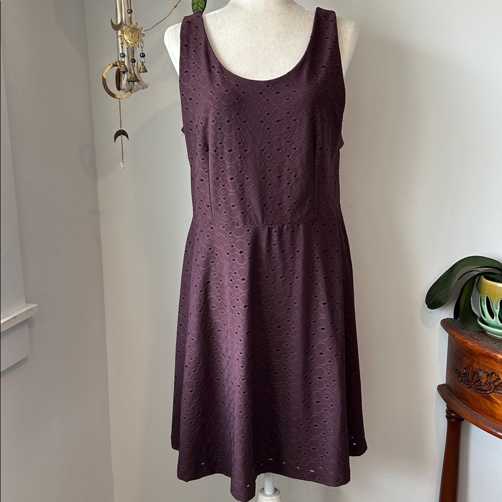 Loft Women's Purple Burgundy Eyelet Back Bow Skater Lined Dress Size Large